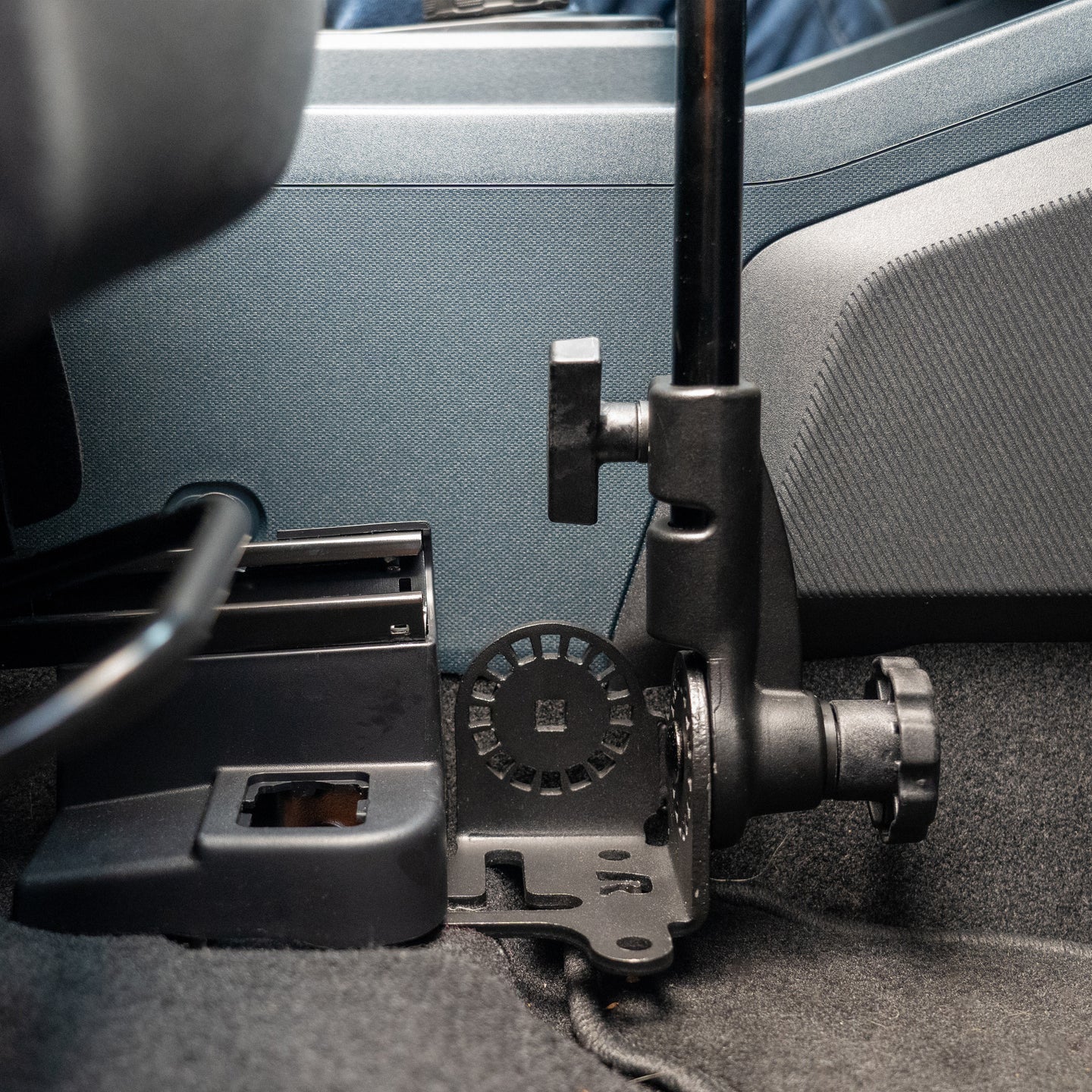 RAM® Pod HD™ 30" Vehicle Mount with Diamond Plate (RAM-316-HD-18-238U)