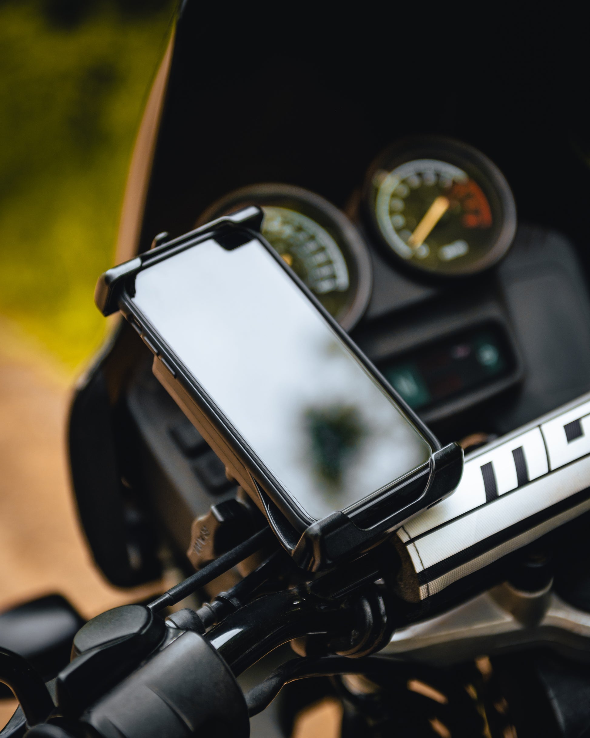 RAM® Quick-Grip™ 15W Waterproof Wireless Charging Handlebar Mount (RAM-B-149Z-A-UN14W-V7M-1)