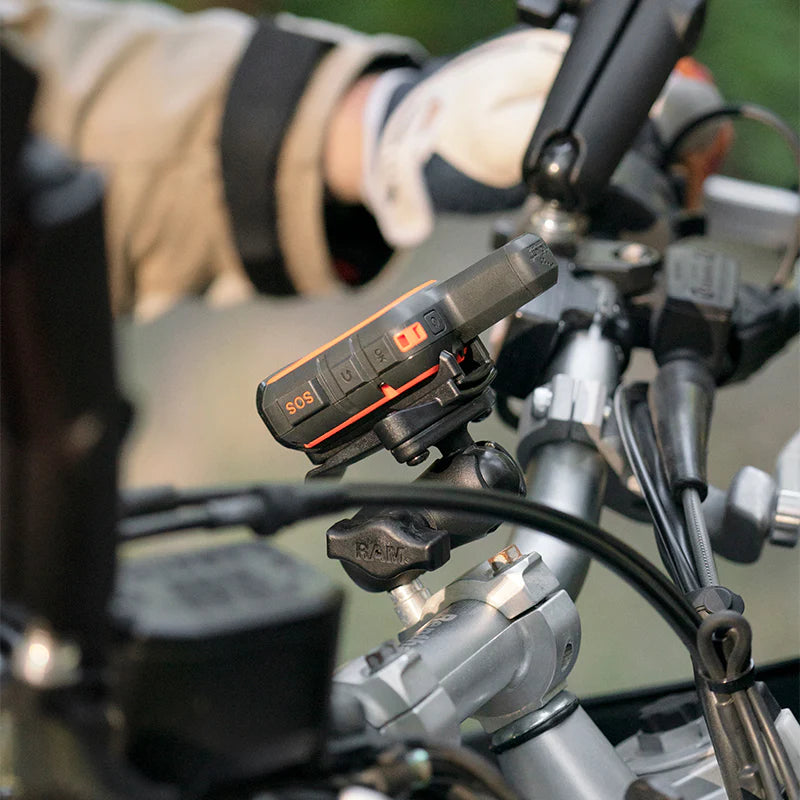 RAM® Spine Clip Holder with Ball for Garmin Handheld Devices (RAM-B-202-GA76U)