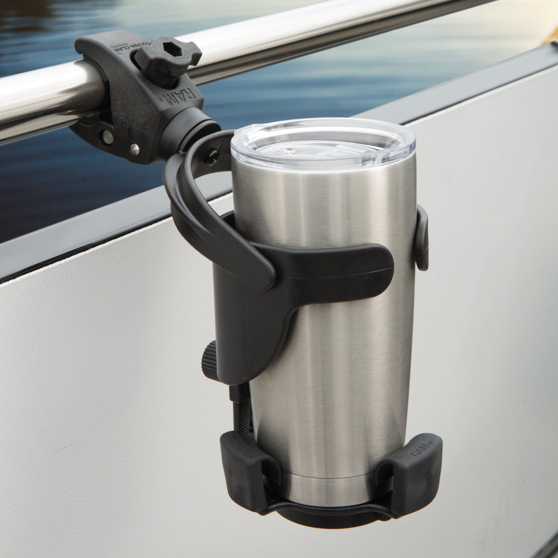 RAM® Level Cup™ XL 32oz Drink Holder with RAM® Tough-Claw™ (RAP-B-417-400U)