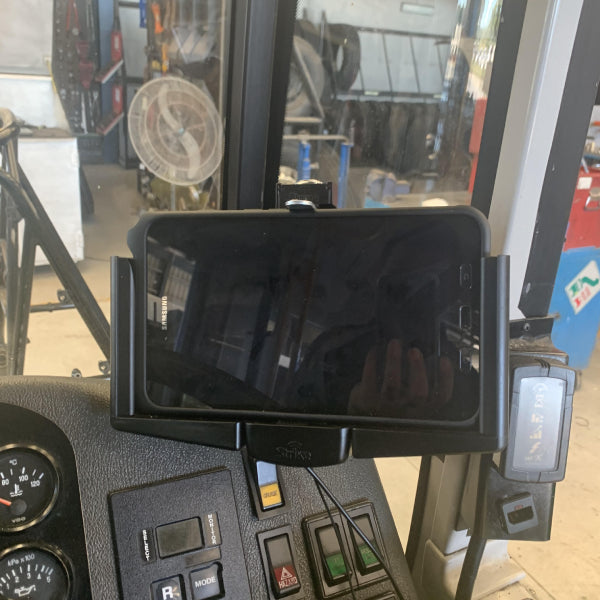 bus-tablet-holder-by-strike-image-1